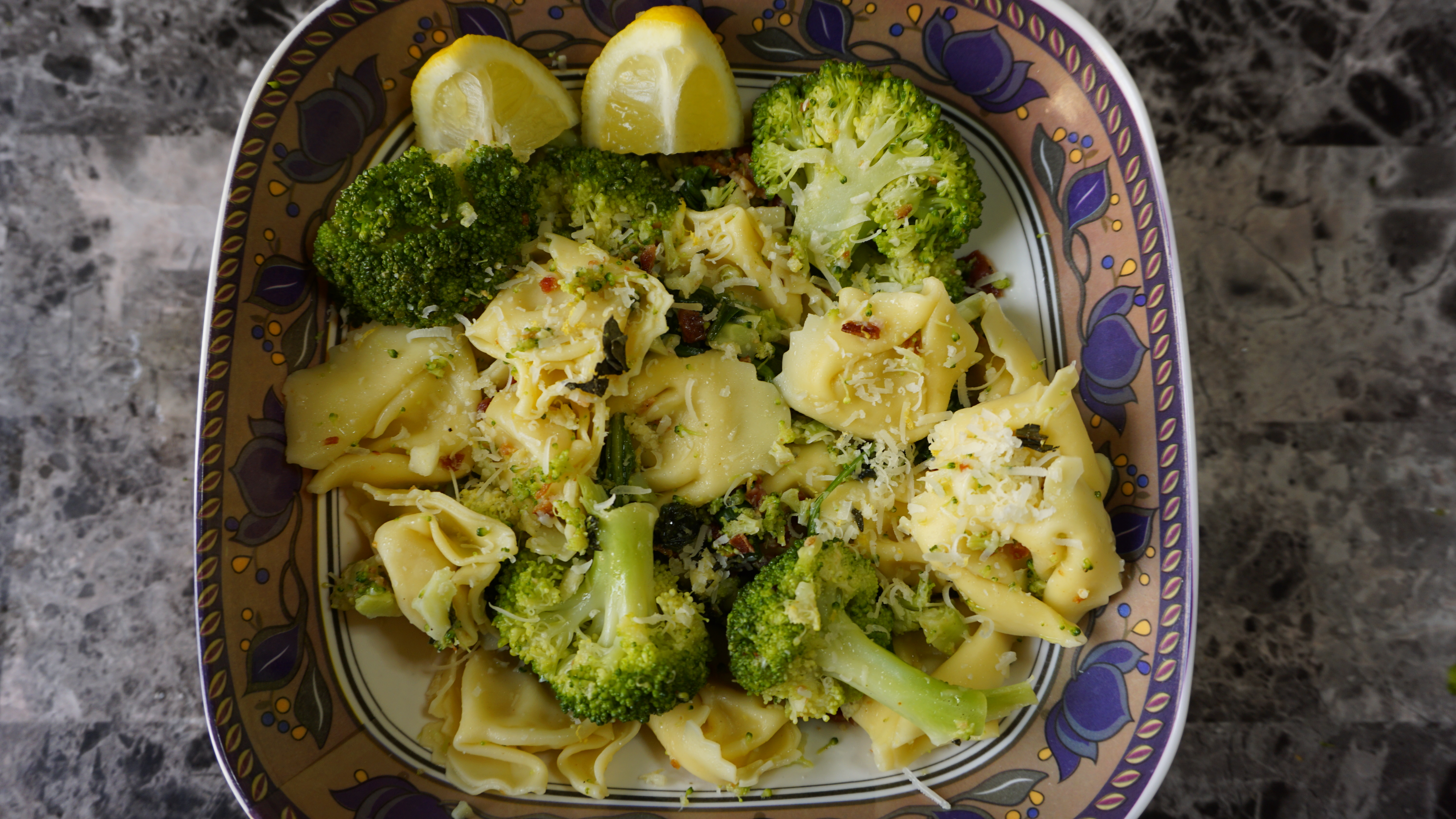 Vegetarian Tortellini with Broccoli Spinach Pesto