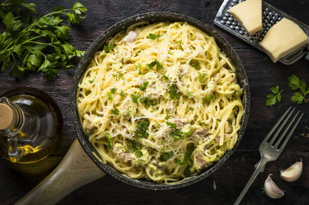 Pasta carbonara with bacon and cream sauce